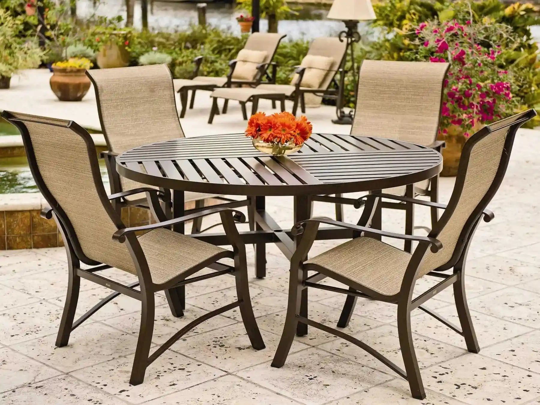 Woodard shop dining set